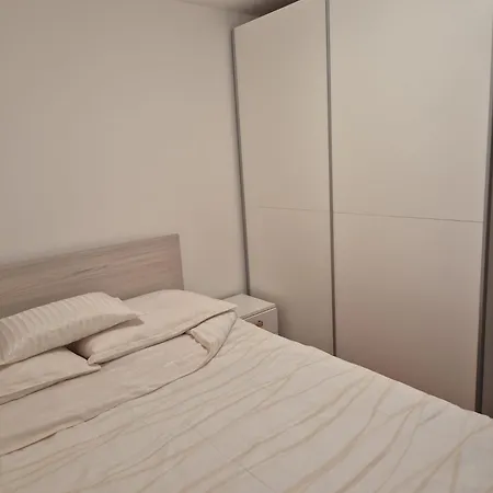 Sunset Apartment *